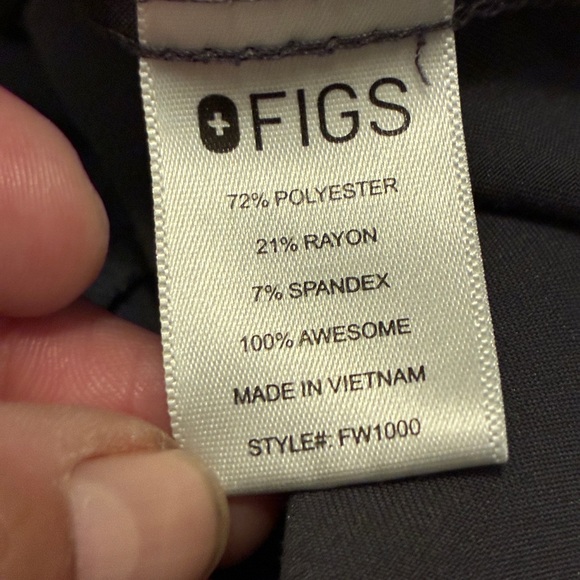 FIGS Catarina One-Pocket scrub top in Gray - Picture 4 of 5